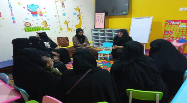 الروضة الكندية الدولية تنفذ جلسة دعم نفسي للأمهات لمساعدة أطفالهن