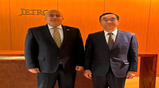 السفير السنيني يبحث تعزيز التعاون مع رئيس منظمة التجارة الخارجية اليابانية