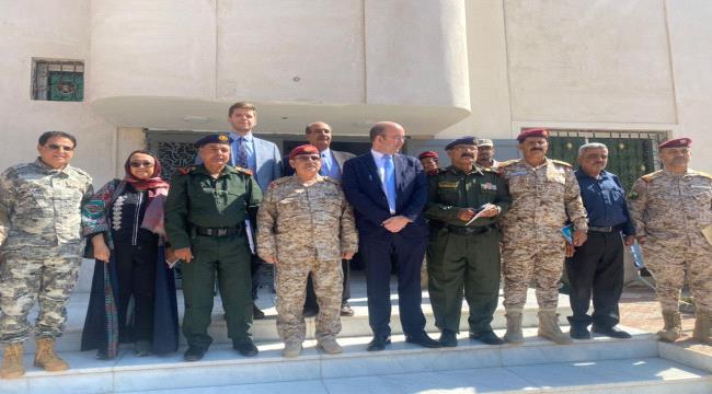 قيادات عسكرية يمنية تلتقي بوفد من سفارة بريطانيا