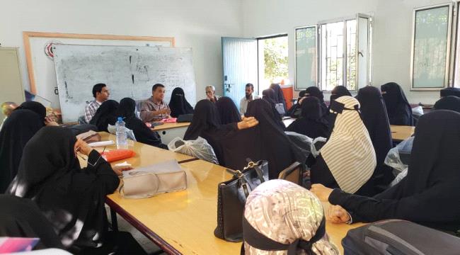 مدير عام محو الأمية يلتقي مندوبات عن متعاقدات محو الأمية في المحافظة