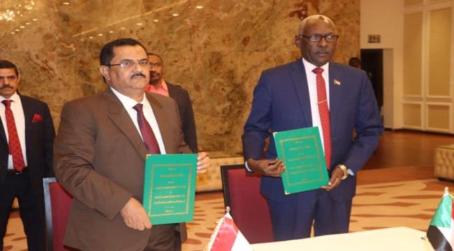 وزير دفاع اليمن والسودان يوقعان اتفاقا للتعاون المشترك 