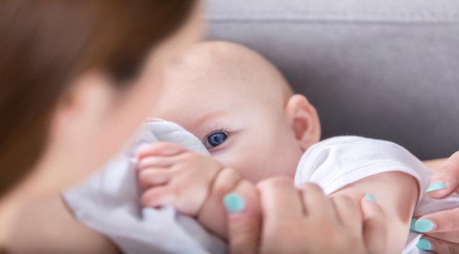 الرضاعة تحمي الطفل من السمنة في الكبر