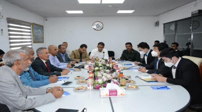 الصين تبدي استعدادها في تطوير مصافي عدن