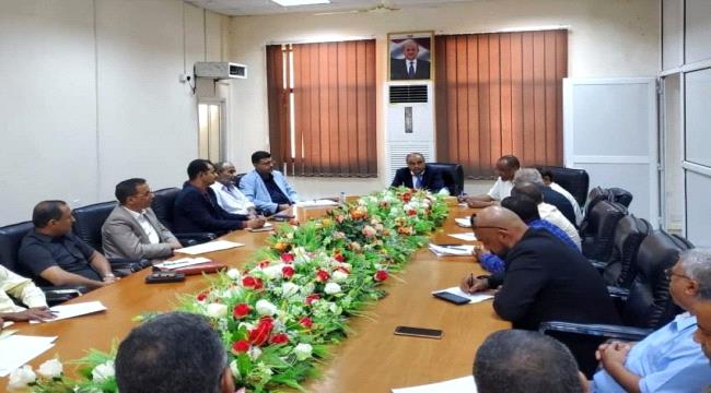 ترشيد النفقات وزيادة المزادات.. ما مبررات المالية والمركزي اليمني؟ 