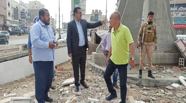 مدير عام المنصورة يدشن العمل بإعادة تأهيل دواري "الغزل" و"ريمي"