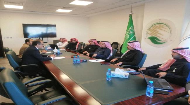 وزير الصحة يبحث مع مركز الملك سلمان دعم القطاع الصحي في اليمن 