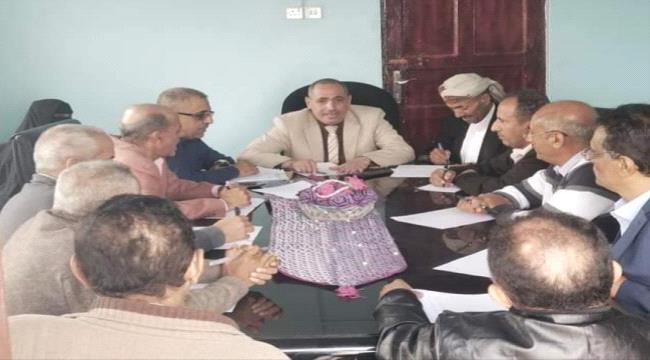 وكيل أول محافظة تعز يعقد اجتماعاً بمكتب الصناعة لمناقشة سير الأداء ومستوى الإنجاز 