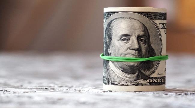 الدولار يتراجع مع تحسن شهية المخاطرة