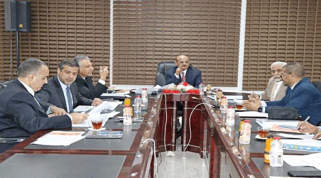 المركزي اليمني يدافع عن مزاداته : حققت نجاحا كبيرا