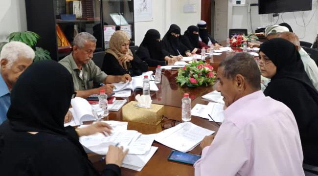 مدير عام التخطيط بعدن يناقش مع السلطة المحلية في التواهي برنامجها الاسثتماري للعام 2023