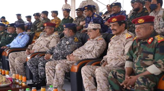 البحسني يشهد حفل تخرج الدورات الإنعاشية لأمن ساحل حضرموت وقوات المنطقة العسكرية الثانية