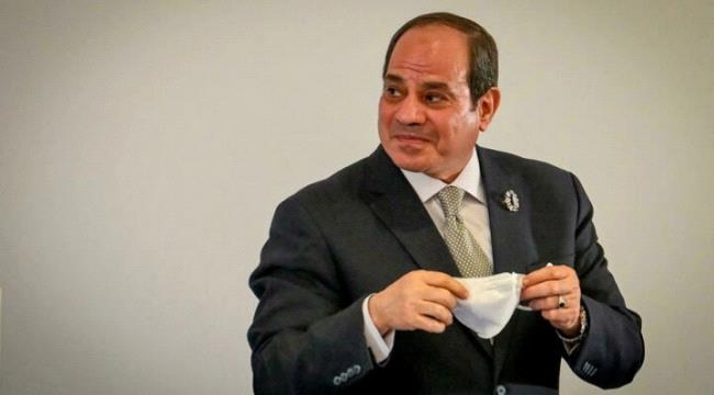  "صحيفة فرنسية": السيسي يعد نجله لتولي دور رئيسي في جهاز المخابرات المصري