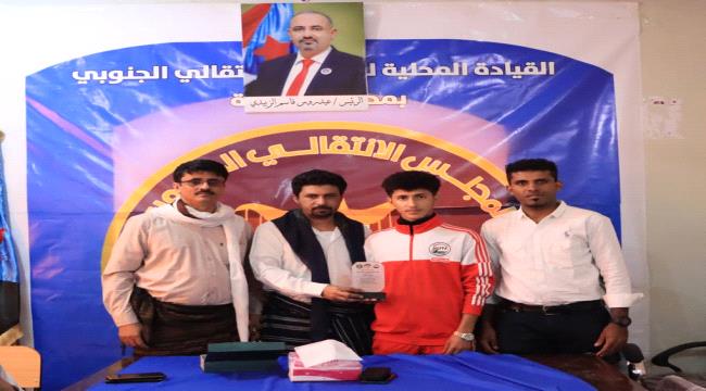 نائب رئيس إنتقالي شبوة يلتقي اللاعب سعيد العولقي