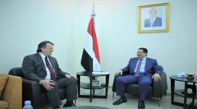 بن مبارك يناقش مع منسق الشئون الانسانية مستجدات الوضع الإنساني ووضع خزان صافر