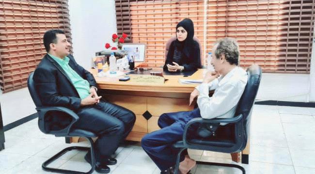 هدى الكازمي تبحث مع مدير كهرباء عدن  سبل التعاون المشترك 