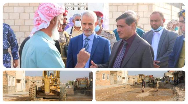 محافظ حضرموت يدشن مشروع شق وسفلتة الشوارع الداخلية بغيل باوزير 