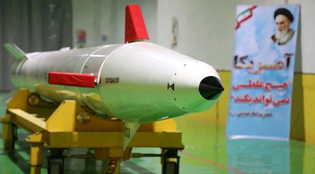 إيران تكشف عن صاروخ بالستي مداه 1450 كيلومتراً