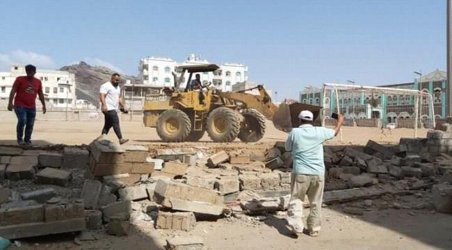 عدن.. تأهيل سور ملعب الهوكي بصيرة بتمويل محلي