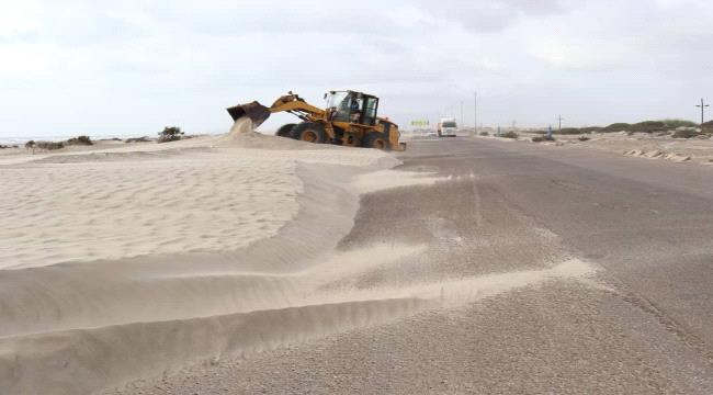 عدن.. مهندس : أنجزنا خلال ثمان ساعات يوميا مايقارب 3000 متر مكعب من الرمال