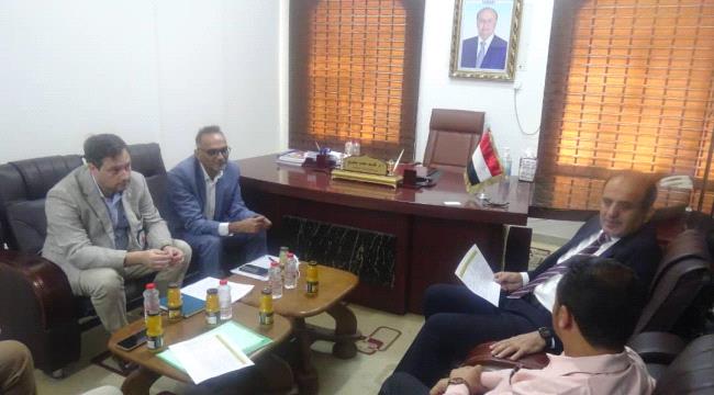 وزير الصحة يلتقي نائب رئيس بعثة المنظمة الدولية للصليب الأحمر