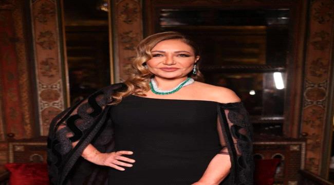 ليلى علوي : تعيد تقديم مشهد عن ”عيد الحب“ قدمته من 18 عامآ بنفس الازياء :فيديو