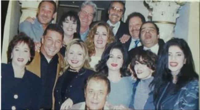 بوسى شلبى تحتفل فى عيد الحب بصورة نادرة مع محمود عبد العزيز وعدد من النجوم