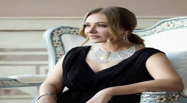 الفنانة ليلى علوي« في ورطة »