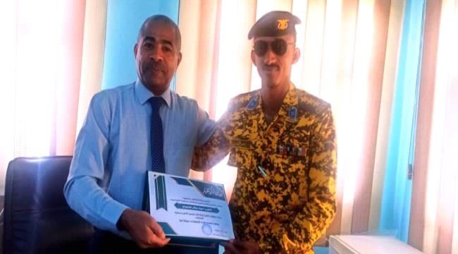 رئيس نيابة استئناف حضرموت يكريم مدير المنشآت بالأمن 