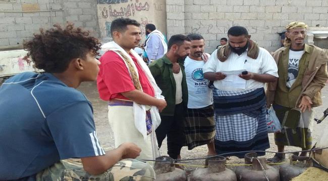 الصولبة يطلع على آلية توزيع إسطوانات الغاز المنزلي بالمناطق المهمشة بمديرية الشيخ عثمان