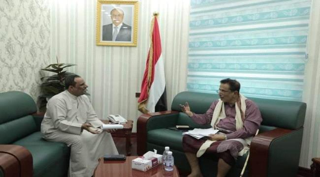 محافظ المهرة يلتقي مدير عام مكتب التعليم العالي والتدريب المهني