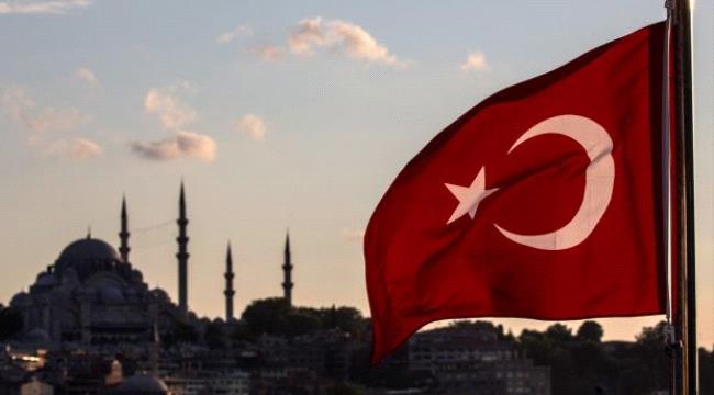 شاب تركي يحاول الانتحار والسبب أردوغان وحكومته