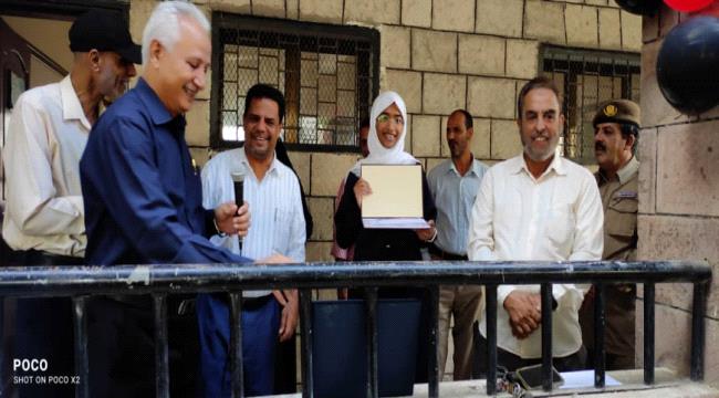 قناة بوابة عدن التعليمية الالكترونية تكرم طالبات مجمع ١٤ اكتوبر بمدينة إنماء 