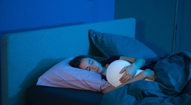 وسادتك قد تكون مصدر قلقك الليلي.. متى يجب تبديلها؟