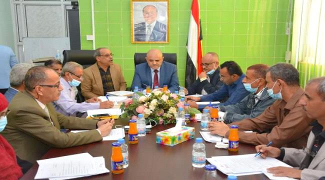 محافظ تعز يزور هيئة مستشفى الثورة العام ومركز الكلية الصناعية