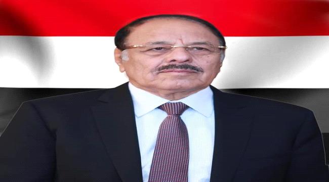 نائب رئيس الجمهورية يجري اتصالاً هاتفياً بمحافظ محافظة حضرموت
