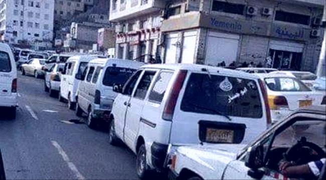 شركة النفط اليمنية تتهم مستوردي المشتقات النفطية بإختلاق أزمة في عدن