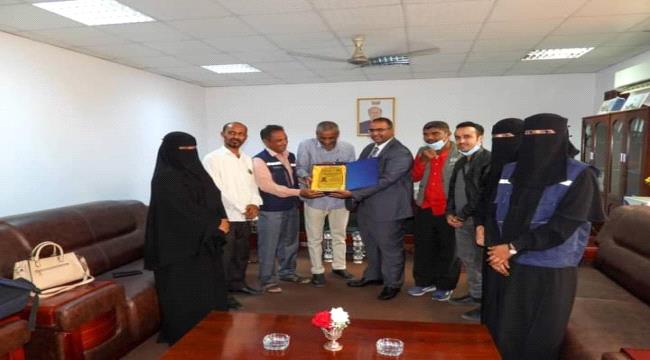 الوزير الزعوري يشيد بدور الشباب في بناء المجتمع. 