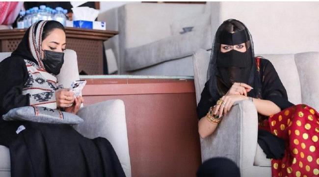 السعودية.. أزياء النساء تخطف الأضواء في مهرجان عالمي للإبل (صور) 