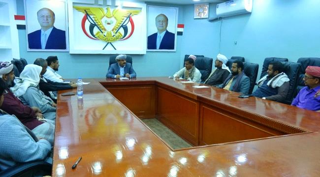 محافظ شبوة يشدد على الوسطية ونبذ النعرات والطائفية