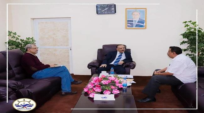 وزير النقل يلتقي وكيل محافظة المهرة 