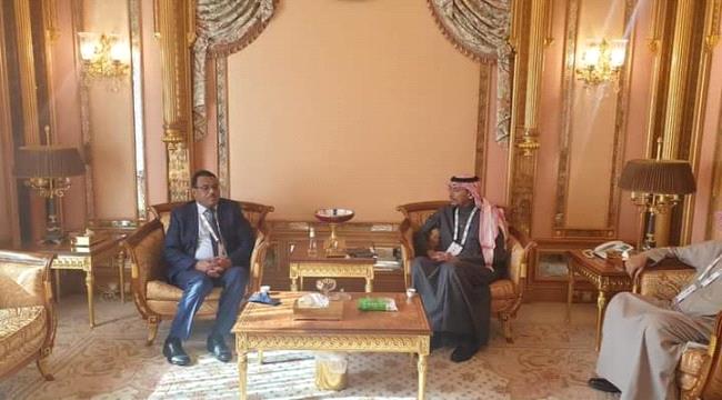 الوزير باعبود يهنئ وزير الصناعة والثروة المعدنية بالمملكة العربية السعودية بنجاح قمة مؤتمر مستقل المعادن