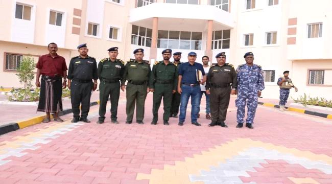 نائب رئيس أكاديمية الشرطة يطلع على سير العمل الاكاديمي والتدريبي في كلية الشرطة بحضرموت 