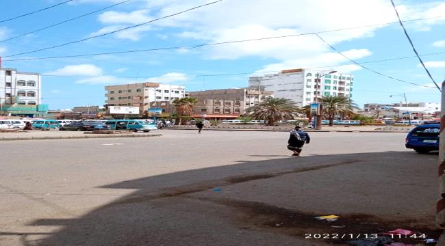 أزمة محروقات متقطعة  تشل حركة السير في عدن...(صور)
