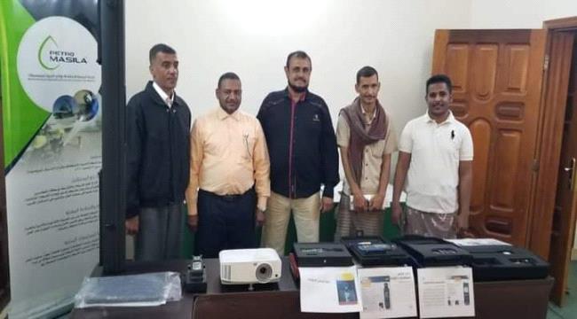 تسليم أجهزة تدريب وقياس متطلبات السلامة الصناعية لمركز الصحة والسلامة المهنية بوادي حضرموت