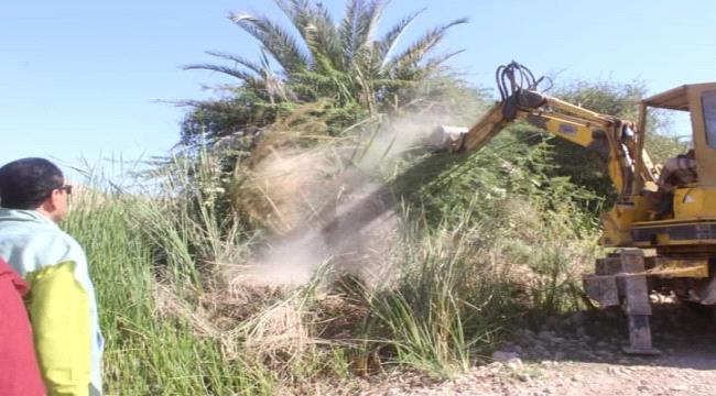 حضرموت..مشروع بناء الجسر الأرضي لمنطقة غيل عمر...(صور)