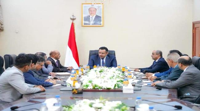 رئيس الوزراء يرأس اجتماعاً في عدن لقيادة مجلس إدارة البنك المركزي ووزارة المالية