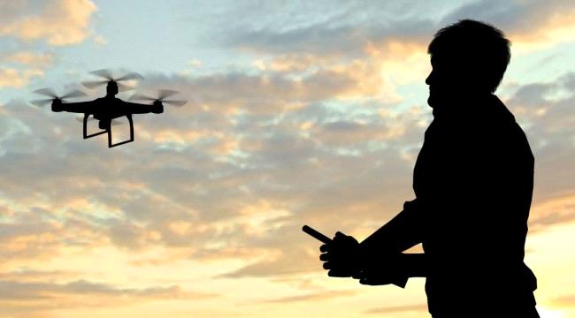 تطوير تقنية تتيح لشخص التحكم في 130 طائرة دون طيار