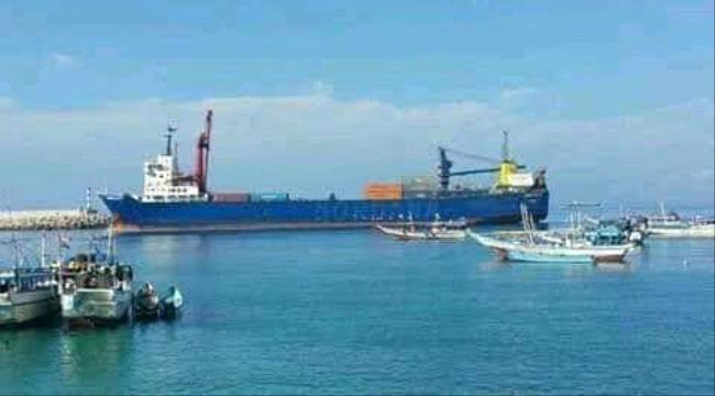 بواخر الوقود تغادر ميناء عدن متجهة الى ميناء الحديدة