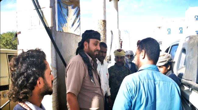 مكتب التجارة بالحصين ينفذ نزول ميداني الى محطات الوقود بالمديرية