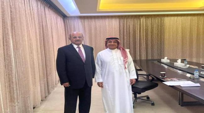 لقاء يجمع بين محافظ البنك المركزي اليمني و رئيس صندوق النقد العربي في أبوظبي 